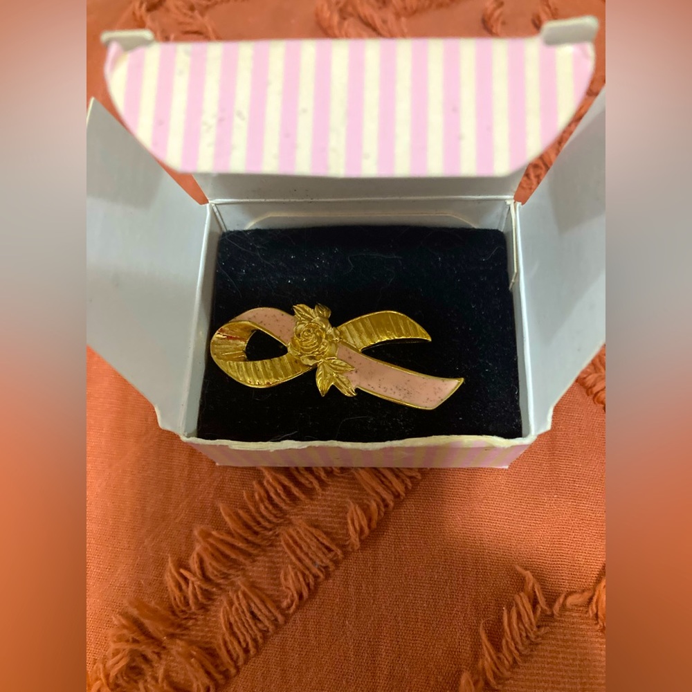 Vintage Avon breast cancer care, ribbon pin